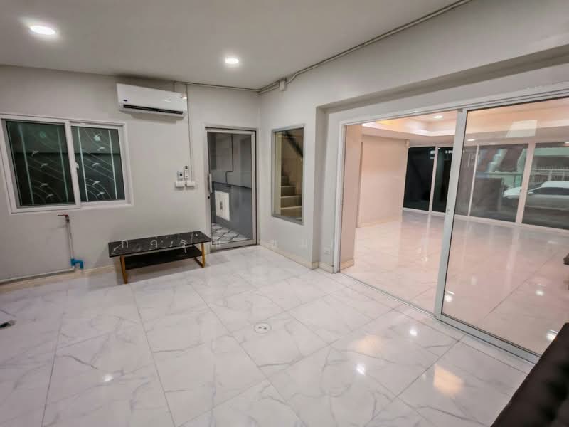 หมู่บ้านสินธานีรัชดา, Bangkok, Wang Thonglang, Bangkok, 3 Bedrooms, 350 sqm, Townhouse For Rent, by การุณ ชมภูบุตร, 500493908 - DDproperty.com