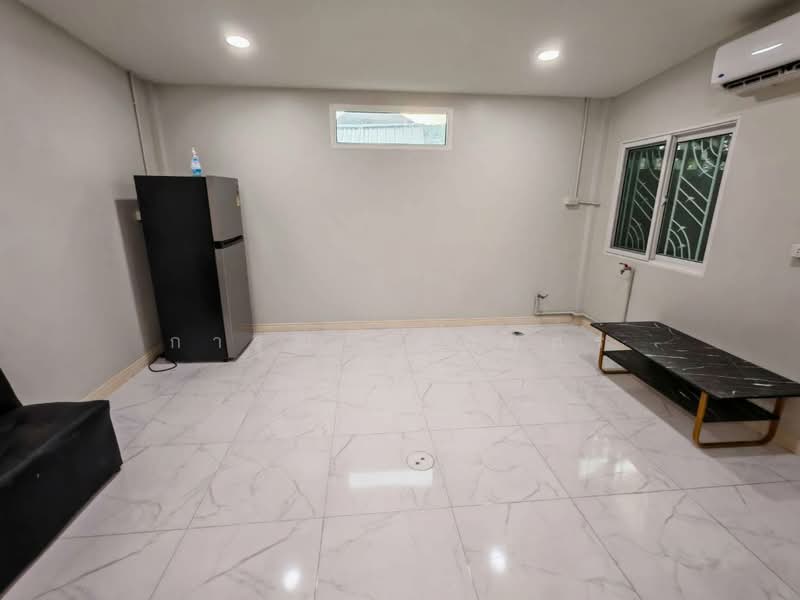 หมู่บ้านสินธานีรัชดา, Bangkok, Wang Thonglang, Bangkok, 3 Bedrooms, 350 sqm, Townhouse For Rent, by การุณ ชมภูบุตร, 500493908 - DDproperty.com