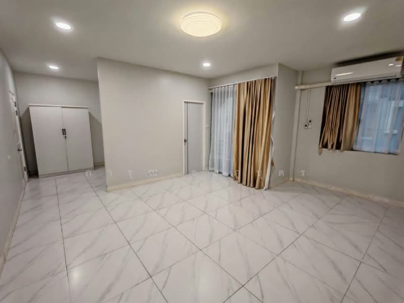 หมู่บ้านสินธานีรัชดา, Bangkok, Wang Thonglang, Bangkok, 3 Bedrooms, 350 sqm, Townhouse For Rent, by การุณ ชมภูบุตร, 500493908 - DDproperty.com