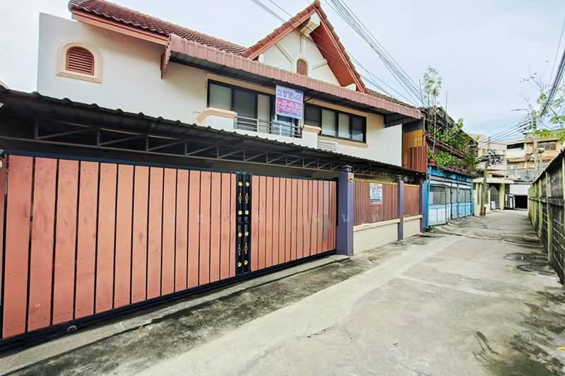 บ้านเดี่ยว 2 ชั้น เนื้อที่ 60 ตร.ว. ชุมชนหัวจักรตึกแดง (กำแพงเพชร 6), Bangkok, Bang Sue, Bangkok, 3 Bedrooms, 200 sqm, Single Detached House For Sale, by ชนะชาติ นนท์ตา, 500494002 - DDproperty.com