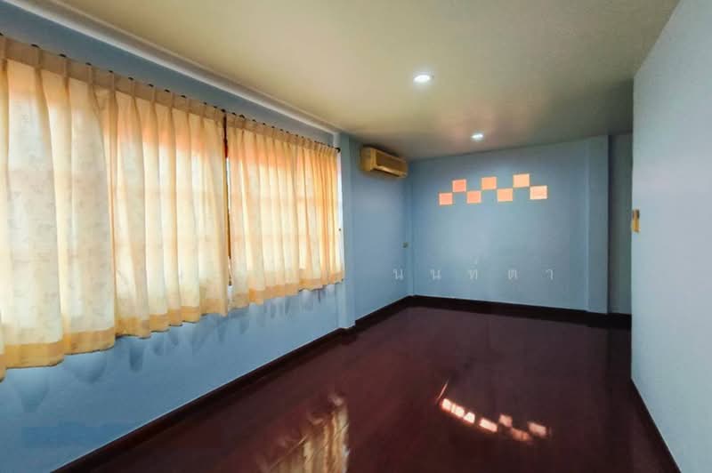 บ้านเดี่ยว 2 ชั้น เนื้อที่ 60 ตร.ว. ชุมชนหัวจักรตึกแดง (กำแพงเพชร 6), Bangkok, Bang Sue, Bangkok, 3 Bedrooms, 200 sqm, Single Detached House For Sale, by ชนะชาติ นนท์ตา, 500494002 - DDproperty.com