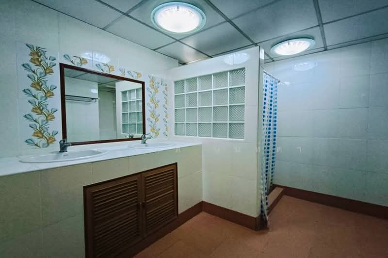 บ้านเดี่ยว 2 ชั้น เนื้อที่ 60 ตร.ว. ชุมชนหัวจักรตึกแดง (กำแพงเพชร 6), Bangkok, Bang Sue, Bangkok, 3 Bedrooms, 200 sqm, Single Detached House For Sale, by ชนะชาติ นนท์ตา, 500494002 - DDproperty.com