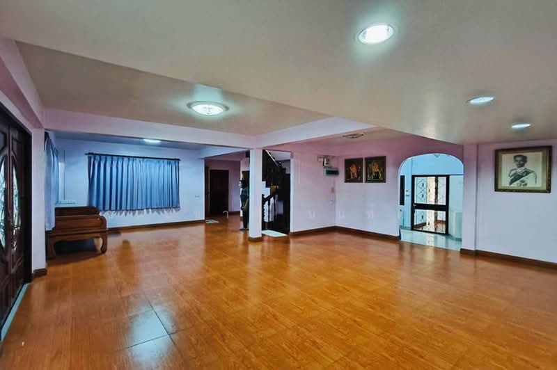 บ้านเดี่ยว 2 ชั้น เนื้อที่ 60 ตร.ว. ชุมชนหัวจักรตึกแดง (กำแพงเพชร 6), Bangkok, Bang Sue, Bangkok, 3 Bedrooms, 200 sqm, Single Detached House For Sale, by ชนะชาติ นนท์ตา, 500494002 - DDproperty.com