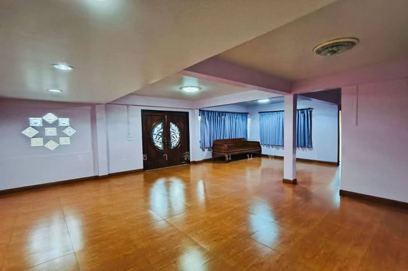บ้านเดี่ยว 2 ชั้น เนื้อที่ 60 ตร.ว. ชุมชนหัวจักรตึกแดง (กำแพงเพชร 6), Bangkok, Bang Sue, Bangkok, 3 Bedrooms, 200 sqm, Single Detached House For Sale, by ชนะชาติ นนท์ตา, 500494002 - DDproperty.com