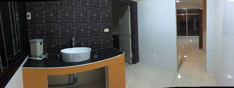 3-story commercial building for sale in a prime location in the heart of Sriracha (behind Robinson/A, Chon Buri (Pattaya), Surasak, Si Racha, Chon Buri (Pattaya), , 681 sqm, Shophouse For Sale, by ธีรรัชต์ ศรีเล็กดี, 500494031 - DDproperty.com