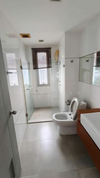 Thru Thonglor, Bangkok, Petchaburi Road, Bang Kapi, Huai Khwang, Bangkok, 2 Bedrooms, 64 sqm, Condo For Rent, by Boonraksa Sopak, 500494064 - DDproperty.com