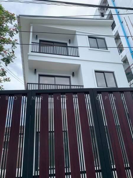 3-BR House, Bangkok, Phra Kanong Nua, Watthana, Bangkok, 3 Bedrooms, 200 sqm, Single Detached House For Rent, by Boonraksa Sopak, 500494140 - DDproperty.com