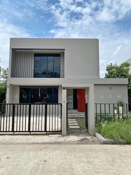 3-BR House, Bangkok, Lam Pla Tiew, Lat Krabang, Bangkok, 3 Bedrooms, 300 sqm, Single Detached House For Rent, by Ramita Theptham, 500494141 - DDproperty.com