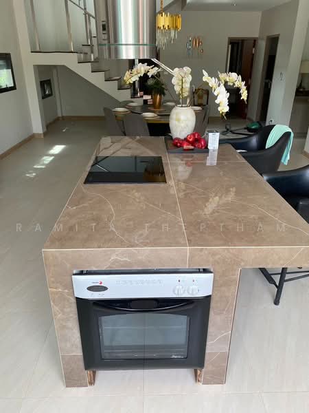 3-BR House, Bangkok, Lam Pla Tiew, Lat Krabang, Bangkok, 3 Bedrooms, 300 sqm, Single Detached House For Rent, by Ramita Theptham, 500494141 - DDproperty.com