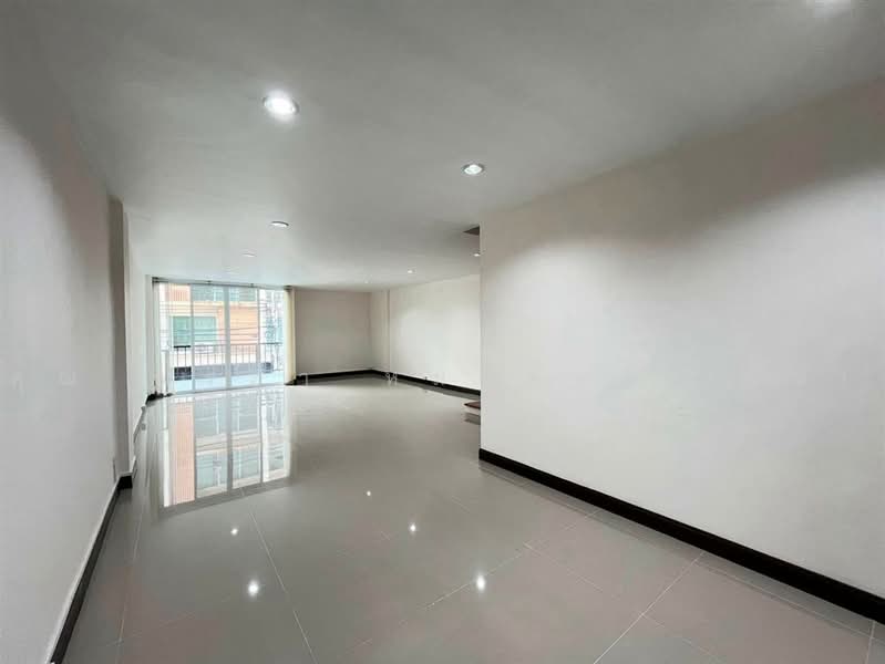 ปรัชญา โฮมทาวน์ @ ลาดพร้าว 71, Bangkok, ถนนนาคนิวาส, Lat Phrao, Bangkok, 3 Bedrooms, 190 sqm, Townhouse For Sale, by คุณ ณรฎา หมวดหรี่ (จิ๊บ), 500494154 - DDproperty.com