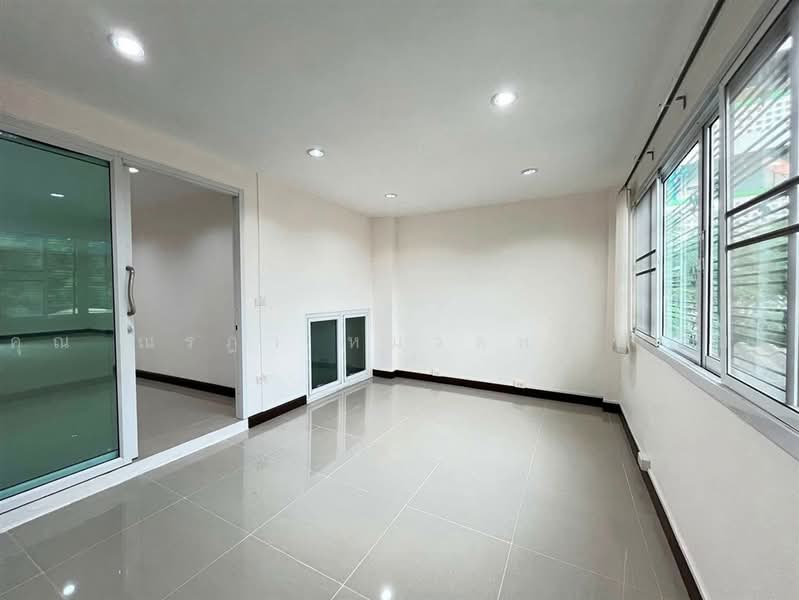 ปรัชญา โฮมทาวน์ @ ลาดพร้าว 71, Bangkok, ถนนนาคนิวาส, Lat Phrao, Bangkok, 3 Bedrooms, 190 sqm, Townhouse For Sale, by คุณ ณรฎา หมวดหรี่ (จิ๊บ), 500494154 - DDproperty.com