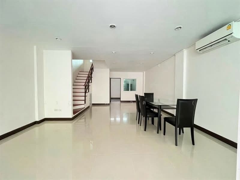 ปรัชญา โฮมทาวน์ @ ลาดพร้าว 71, Bangkok, ถนนนาคนิวาส, Lat Phrao, Bangkok, 3 Bedrooms, 190 sqm, Townhouse For Sale, by คุณ ณรฎา หมวดหรี่ (จิ๊บ), 500494154 - DDproperty.com