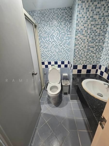 Lumpini Place Suanplu-Sathorn, Bangkok, 435-112 Suan Plu, Thung Maha Mek, Sathon, Bangkok, 2 Bedrooms, 48 sqm, Condo For Rent, by Ramita Theptham, 500494157 - DDproperty.com