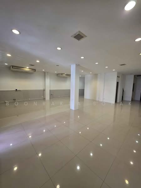 6-BR Townhouse, Bangkok, Bang Pong Pang, Yan Nawa, Bangkok, 6 Bedrooms, 365 sqm, Townhouse For Rent, by Boonraksa Sopak, 500494166 - DDproperty.com