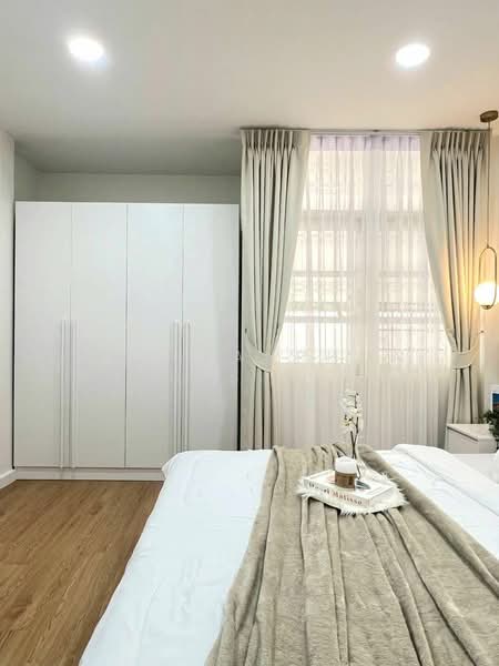 undefined, Bangkok, Samsen Nok, Huai Khwang, Bangkok, 4 Bedrooms, 240 sqm, Single Detached House For Rent, by Khlueanphon Nukulsirisak, 500494200 - DDproperty.com