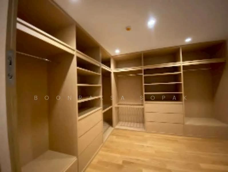 Vana Residence Sukhumvit 26, Bangkok, 38 Soi Attrakravee1, Sukhumvit 26 Road, Khong Tan, Khlong Toei, Bangkok, 4 Bedrooms, 380 sqm, Apartment For Rent, by Boonraksa Sopak, 500494236 - DDproperty.com