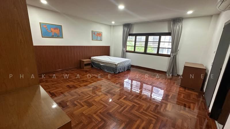 3-BR House, Bangkok, Khlong Tan Nua, Watthana, Bangkok, 3 Bedrooms, 500 sqm, Single Detached House For Rent, by Phakawadee Jiramanee, 500494308 - DDproperty.com