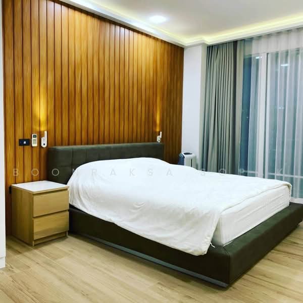 Baan Rajprasong, Bangkok, 3 Rajdamri Road, Lumphini, Pathum Wan, Bangkok, 3 Bedrooms, 169 sqm, Condo For Rent, by Boonraksa Sopak, 500494374 - DDproperty.com