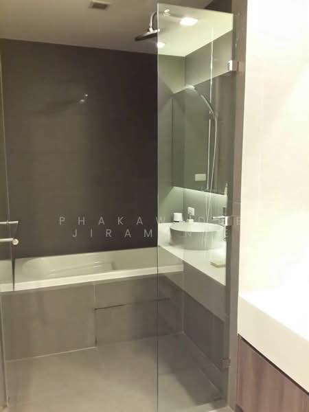 Trapezo Sukhumvit 16, Bangkok, Soi Sukhumvit 16, Khlong Toei, Bangkok, 1 Bedroom, 51 sqm, Condo For Rent, by Phakawadee Jiramanee, 500494398 - DDproperty.com