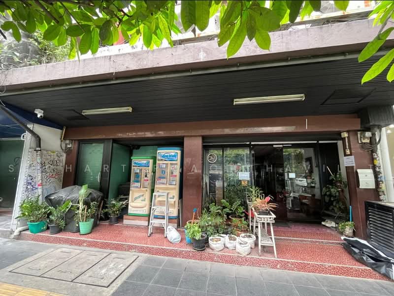 Two adjacent 5-story Commercial Shophouse for SALE. 31 sqw. on Sukhumvit main road, Bangkok, Sukhumvit, Khong Tan, Khlong Toei, Bangkok, , 600 sqm, Shophouse For Sale, by Suchart Roachthavilit, 500494448 - DDproperty.com