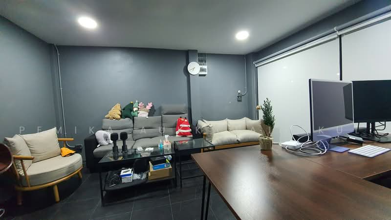 8-BR House, Bangkok, Chan Kasem, Chatuchak, Bangkok, 8 Bedrooms, 400 sqm, Single Detached House For Sale, by Pemika Aukkaraleekul, 500494600 - DDproperty.com