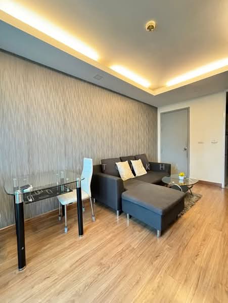 Thru Thonglor, Bangkok, Petchaburi Road, Bang Kapi, Huai Khwang, Bangkok, 2 Bedrooms, 62 sqm, Condo For Rent, by Isika Tonkham, 500494646 - DDproperty.com