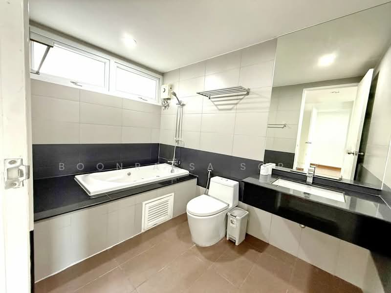 3-BR Townhouse, Bangkok, Praborommaharatchawang, Phra Nakhon, Bangkok, 3 Bedrooms, 330 sqm, Townhouse For Rent, by Boonraksa Sopak, 500494800 - DDproperty.com