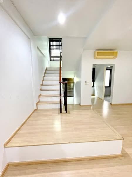 undefined, Bangkok, Praborommaharatchawang, Phra Nakhon, Bangkok, 3 Bedrooms, 240 sqm, Townhouse For Rent, by Nisakorn Wingwat, 500494872 - DDproperty.com