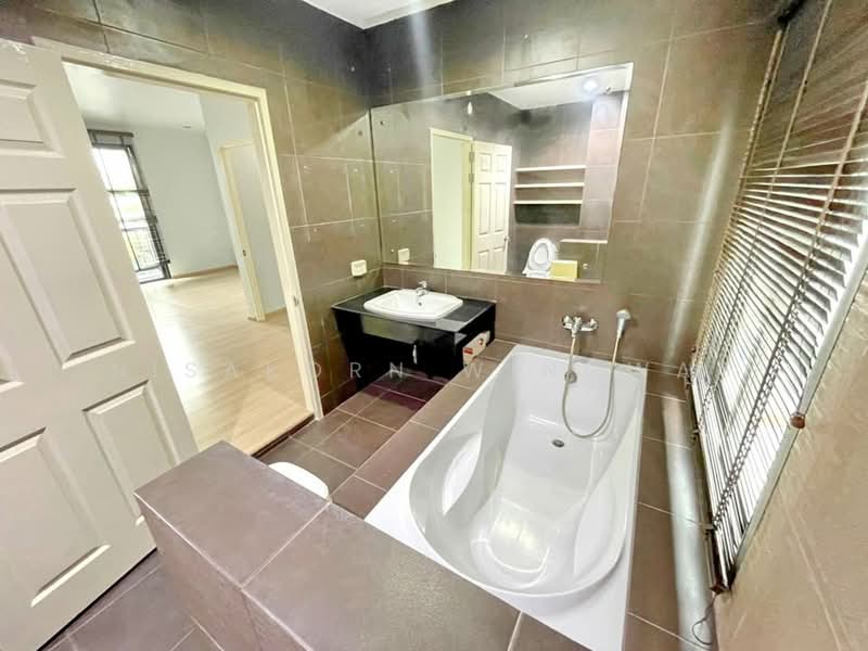 undefined, Bangkok, Praborommaharatchawang, Phra Nakhon, Bangkok, 3 Bedrooms, 240 sqm, Townhouse For Sale, by Nisakorn Wingwat, 500494898 - DDproperty.com