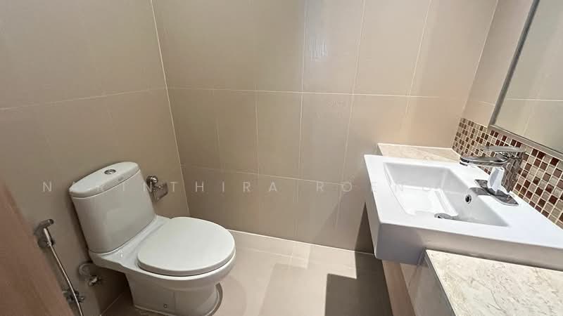 39 Boulevard Executive Residence, Bangkok, 39 - 41 Soi Phrom Chit (Sukhumvit 39), Khlong Tan Nua, Watthana, Bangkok, 3 Bedrooms, 210 sqm, Apartment For Rent, by Narinthira Roengrit, 500494991 - DDproperty.com