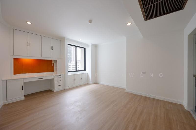 Las Colinas, Bangkok, Sukhumvit 21 Road, Khlongtoei Nua, Watthana, Bangkok, 3 Bedrooms, 240 sqm, Condo For Sale, by Sutapat Pariwong, 500494998 - DDproperty.com