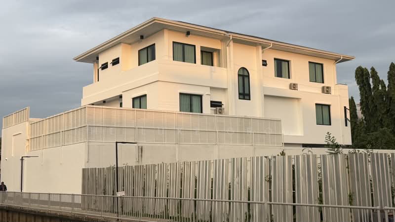 Luxury House with Private Pool in Nak Niwat, กรุงเทพ, ลาดพร้าว, กรุงเทพ, 800 ตร.ม., บ้านเดี่ยว ขาย, โดย The Luxe Group, 500495004 - DDproperty.com
