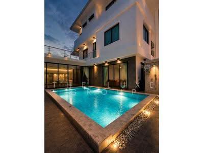 ขาย - Luxury House with Private Pool in Nak Niwat, กรุงเทพ
