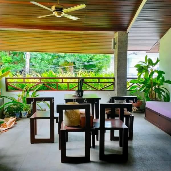 4-BR Townhouse, Bangkok, Phra Kanong Nua, Watthana, Bangkok, 4 Bedrooms, 400 sqm, Townhouse For Sale, by Pemika Aukkaraleekul, 500495040 - DDproperty.com