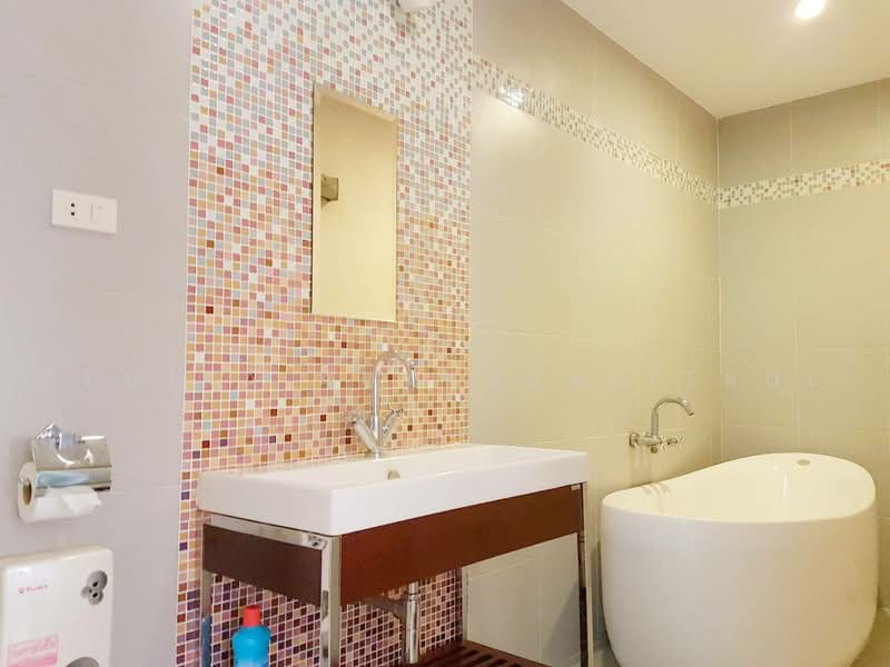 4-BR Townhouse, Bangkok, Phra Kanong Nua, Watthana, Bangkok, 4 Bedrooms, 400 sqm, Townhouse For Sale, by Pemika Aukkaraleekul, 500495040 - DDproperty.com