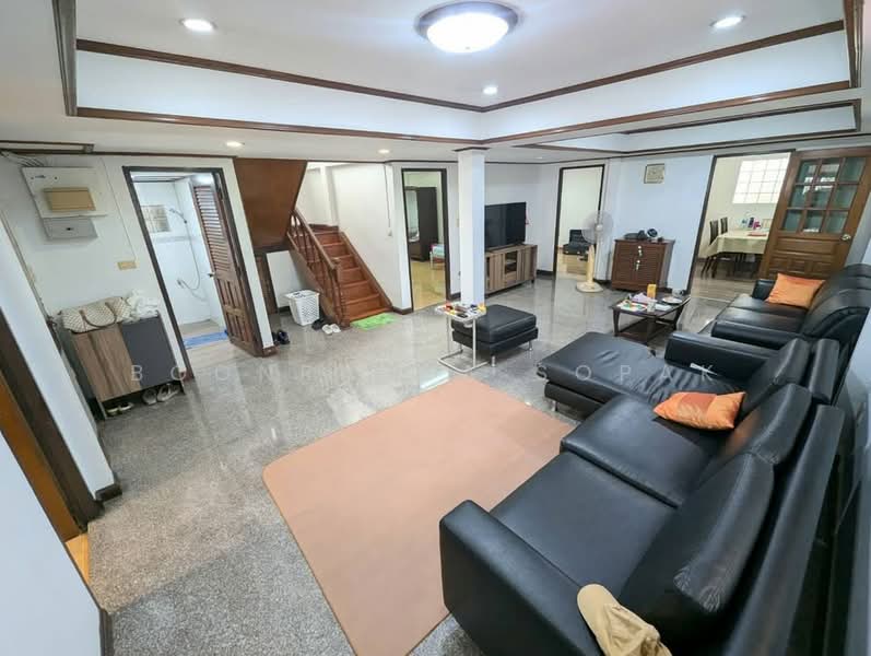 4-BR House, Bangkok, Din Daeng, Din Daeng, Bangkok, 4 Bedrooms, 520 sqm, Single Detached House For Rent, by Boonraksa Sopak, 500495092 - DDproperty.com