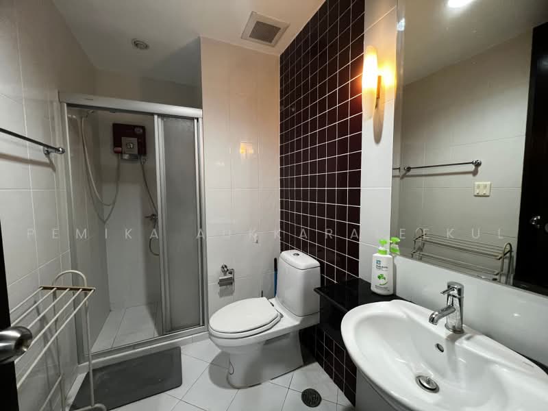 Citi Smart Sukhumvit 18, Bangkok, 366 Soi Sukhumvit 18, Sukhumvit Road, Khlong Toei, Bangkok, 2 Bedrooms, 75 sqm, Condo For Sale, by Pemika Aukkaraleekul, 500495122 - DDproperty.com