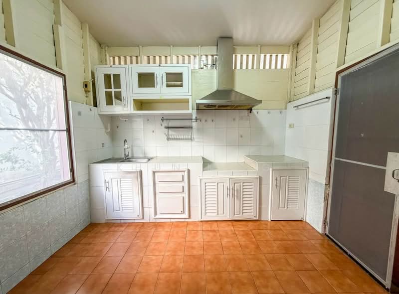 lassic Wooden House for Rent | Ekkamai 10 / Pridi 25(SPSMG169), Bangkok, เอกมัย 10, Khlong Tan Nua, Watthana, Bangkok, 3 Bedrooms, 300 sqm, Single Detached House For Rent, by Khun Ming, 500495136 - DDproperty.com