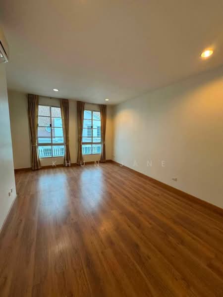 Baan Klang Krung Sathorn-Narathiwas : บ้านกลางกรุง สาทร-นราธิวาส, กรุงเทพ, 599 ถนนนนทรี, ช่องนนทรี, ยานนาวา, กรุงเทพ, 320 ตร.ม., ทาวน์เฮ้าส์ ให้เช่า, โดย Khun Jane, 500495173 - DDproperty.com