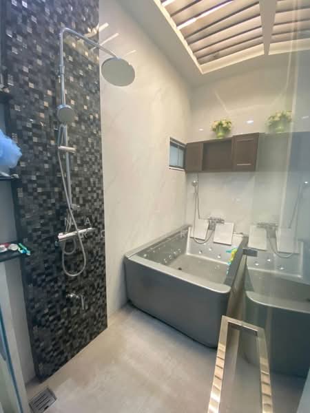 6-BR House, Bangkok, Khlong Chaokhun Sing, Wang Thonglang, Bangkok, 6 Bedrooms, 280 sqm, Single Detached House For Sale, by Narinthira Roengrit, 500495175 - DDproperty.com