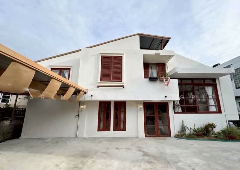 5-BR House, Bangkok, Din Daeng, Bangkok, 5 Bedrooms, 352 sqm, Single Detached House For Rent, by Narinthira Roengrit, 500495206 - DDproperty.com