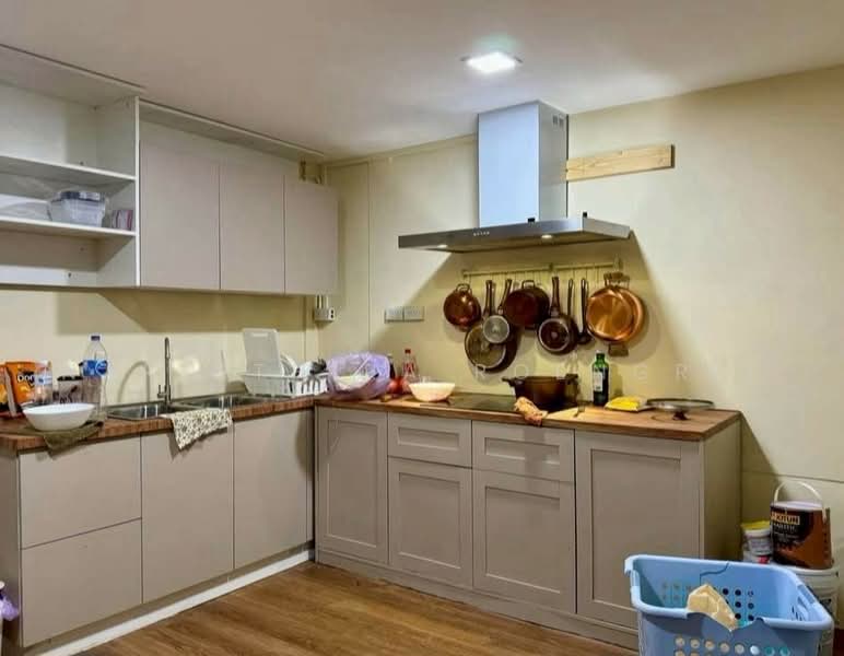 5-BR House, Bangkok, Din Daeng, Bangkok, 5 Bedrooms, 352 sqm, Single Detached House For Rent, by Narinthira Roengrit, 500495206 - DDproperty.com
