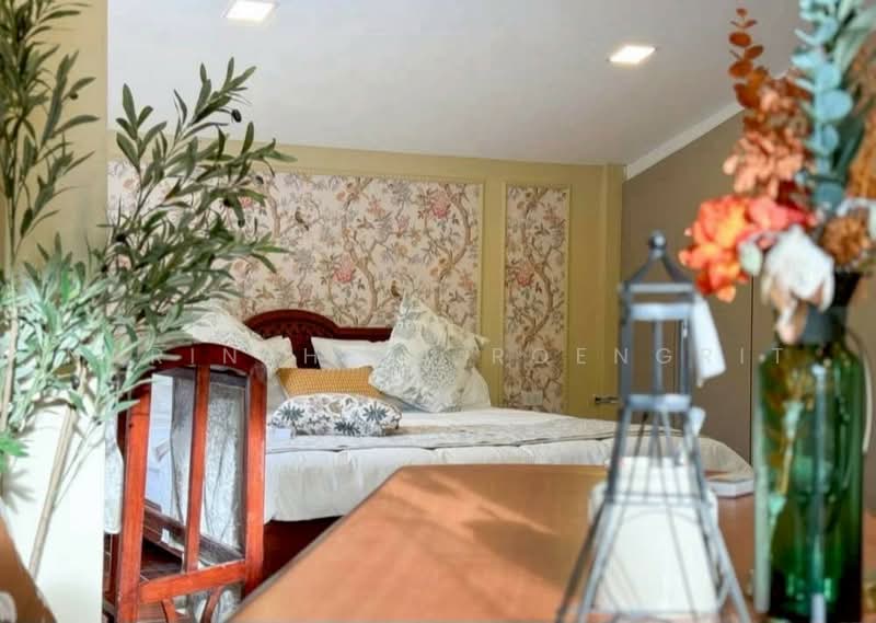 5-BR House, Bangkok, Din Daeng, Bangkok, 5 Bedrooms, 352 sqm, Single Detached House For Rent, by Narinthira Roengrit, 500495206 - DDproperty.com