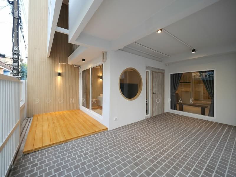 3-BR Townhouse, Bangkok, Phra Kanong Nua, Watthana, Bangkok, 3 Bedrooms, 204 sqm, Townhouse For Rent, by Boonraksa Sopak, 500495243 - DDproperty.com