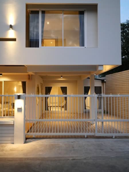 3-BR Townhouse, Bangkok, Phra Kanong Nua, Watthana, Bangkok, 3 Bedrooms, 204 sqm, Townhouse For Rent, by Boonraksa Sopak, 500495243 - DDproperty.com
