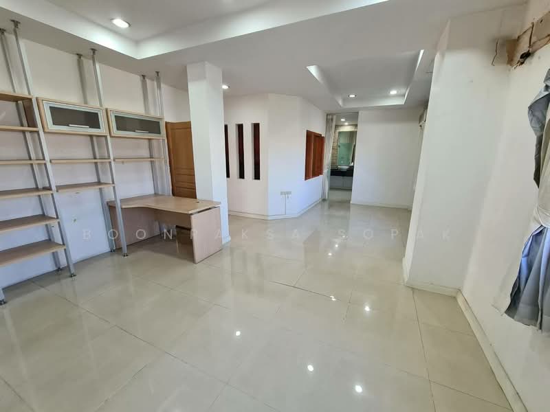 7-BR House, Bangkok, Chan Kasem, Chatuchak, Bangkok, 7 Bedrooms, 860 sqm, Single Detached House For Rent, by Boonraksa Sopak, 500495255 - DDproperty.com