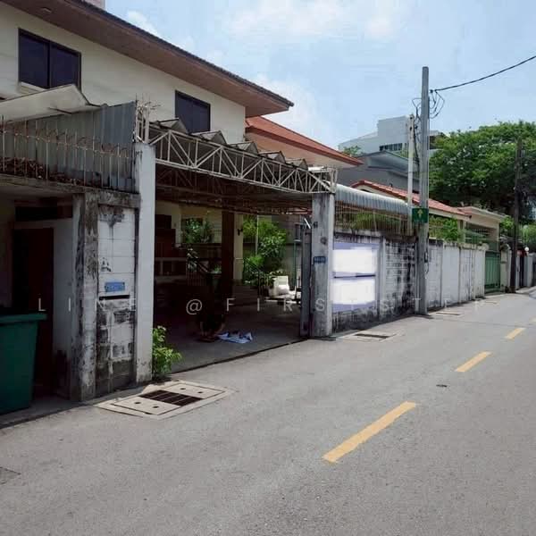 Detached house in Ekkamai 22, Adjacent to Soi Ekkamai 22 and Pridi 43, Bangkok, Khlong Tan Nua, Watthana, Bangkok, 1 Bedroom, 500 sqm, Single Detached House For Rent, by LINE @firststep, 500495539 - DDproperty.com