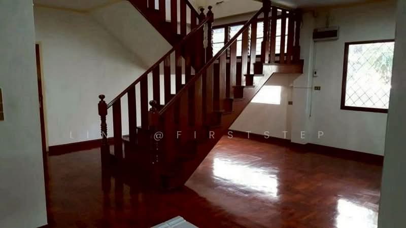 Detached house in Ekkamai 22, Adjacent to Soi Ekkamai 22 and Pridi 43, Bangkok, Khlong Tan Nua, Watthana, Bangkok, 1 Bedroom, 500 sqm, Single Detached House For Rent, by LINE @firststep, 500495539 - DDproperty.com