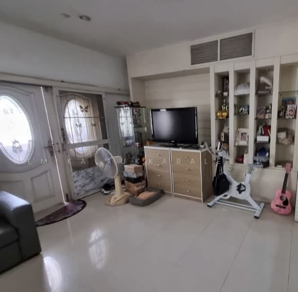 Baan Klang Muang Ladprao-Yothin Phatthana, Bangkok, Soi Baan Klang Muang Ladprao-Yothin Phatthana, Lat Phrao, Bangkok, 2 Bedrooms, 186 sqm, Townhouse For Sale, by Pemika Aukkaraleekul, 500495548 - DDproperty.com