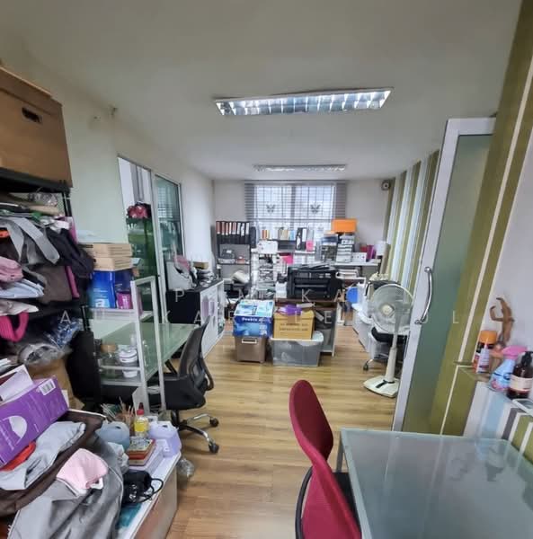 Baan Klang Muang Ladprao-Yothin Phatthana, Bangkok, Soi Baan Klang Muang Ladprao-Yothin Phatthana, Lat Phrao, Bangkok, 2 Bedrooms, 186 sqm, Townhouse For Sale, by Pemika Aukkaraleekul, 500495548 - DDproperty.com